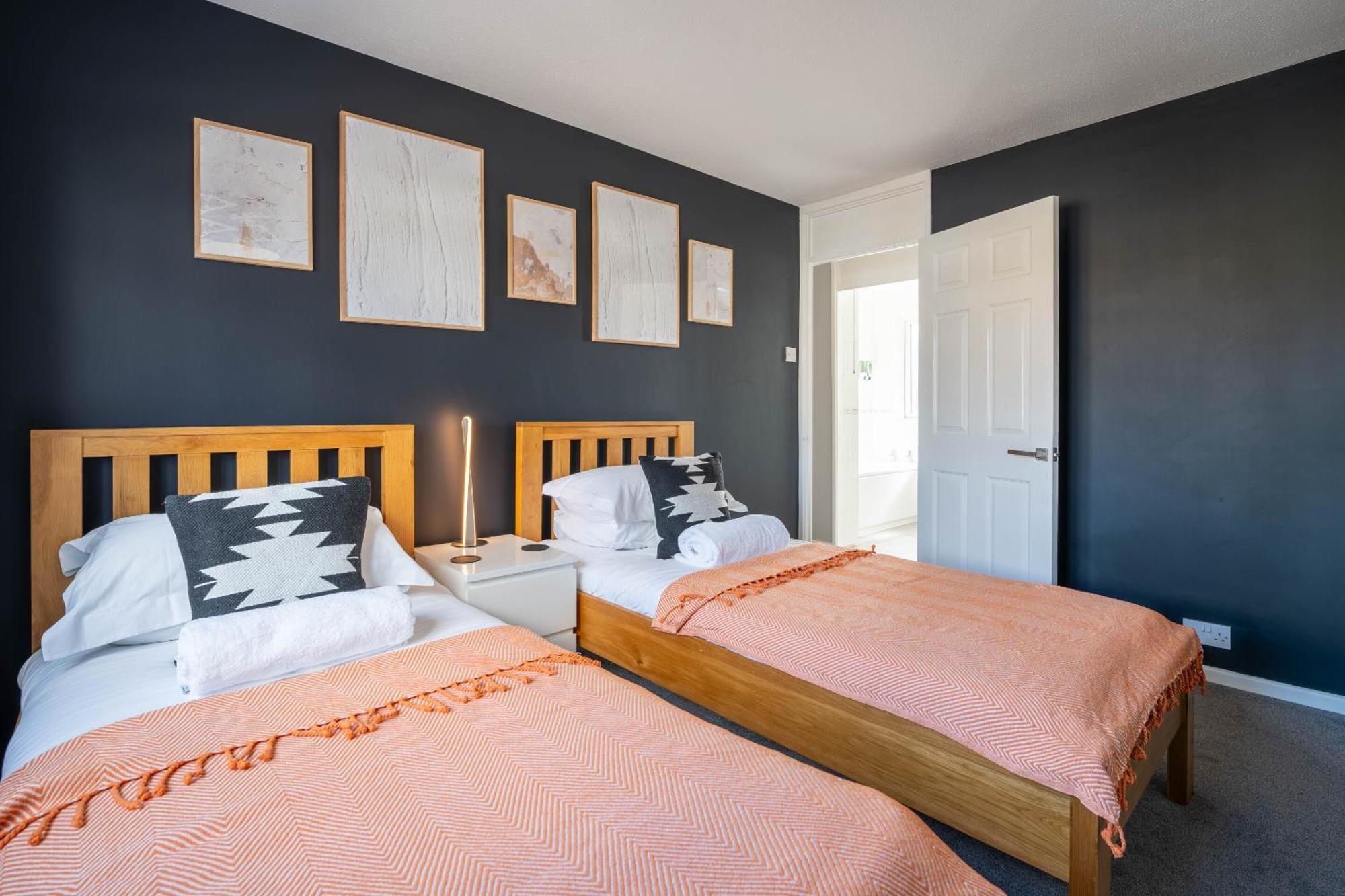 הורלי Gatwick Place - 4 Bed 2 Bath Self Contained House With Private Garden מראה חיצוני תמונה